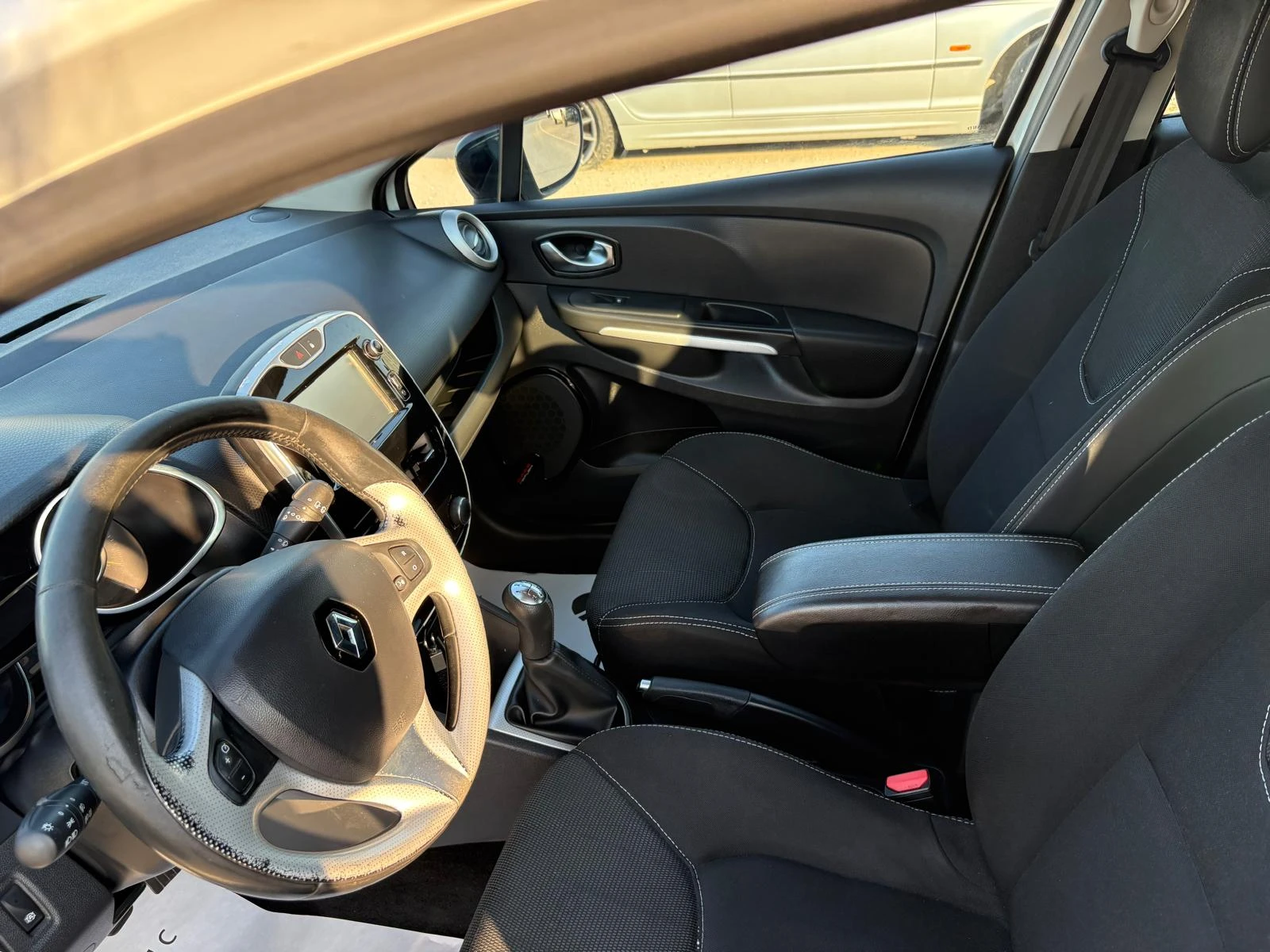 Renault Clio 1.5dci face, снимка 12 - Автомобили и джипове - 56162023