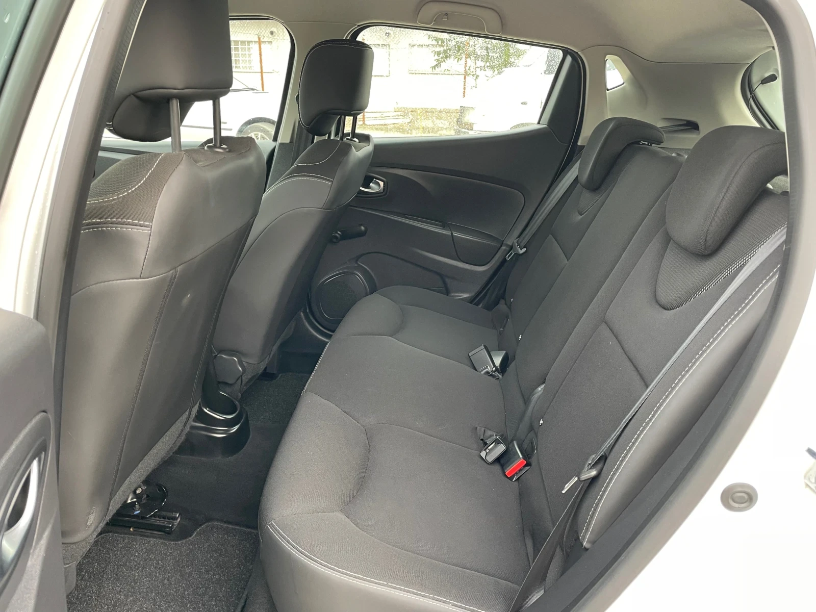 Renault Clio 4 1.5dci NAVI, Camera, Start-Stop, Cruise control, снимка 9 - Автомобили и джипове - 56162023