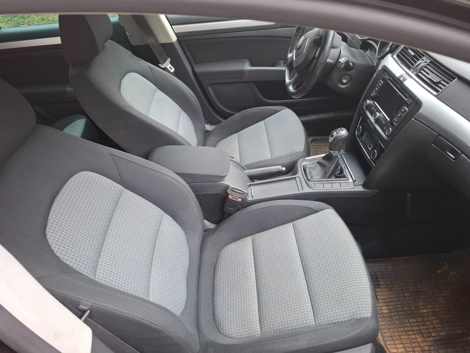 Skoda Superb Комби, снимка 7 - Автомобили и джипове - 56219371