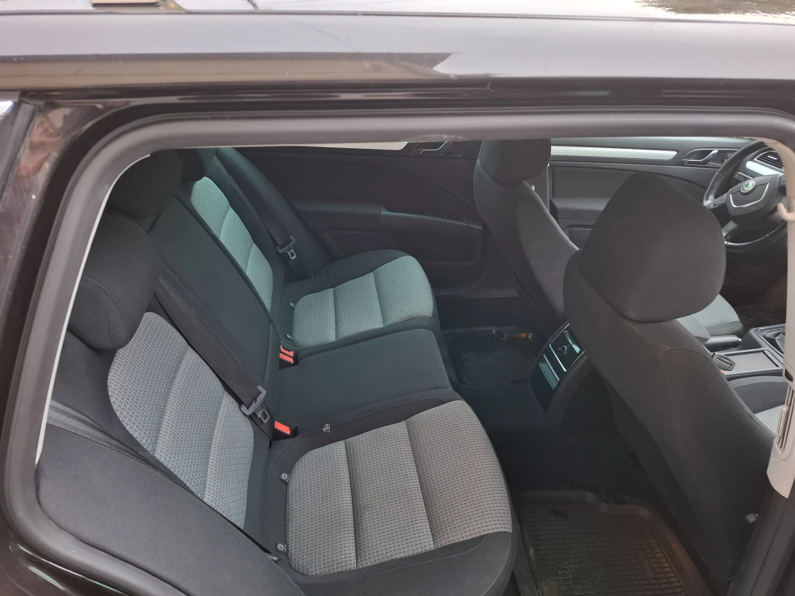 Skoda Superb Комби, снимка 6 - Автомобили и джипове - 56219371