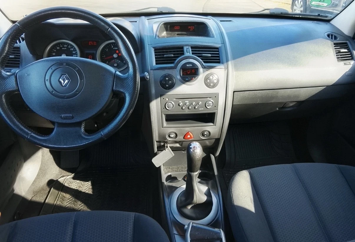 Renault Megane 1.9DCi Facelift, снимка 7 - Автомобили и джипове - 56311356