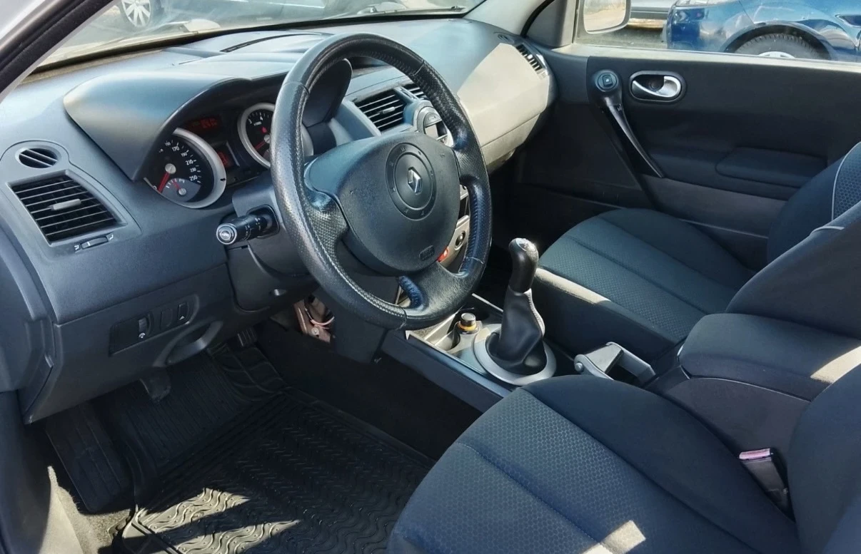 Renault Megane 1.9DCi Facelift, снимка 5 - Автомобили и джипове - 56311356