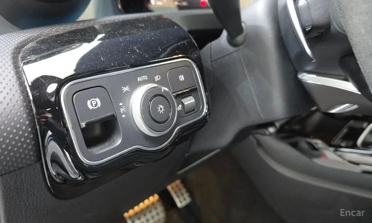 Mercedes-Benz CLA, снимка 15 - Автомобили и джипове - 56738037
