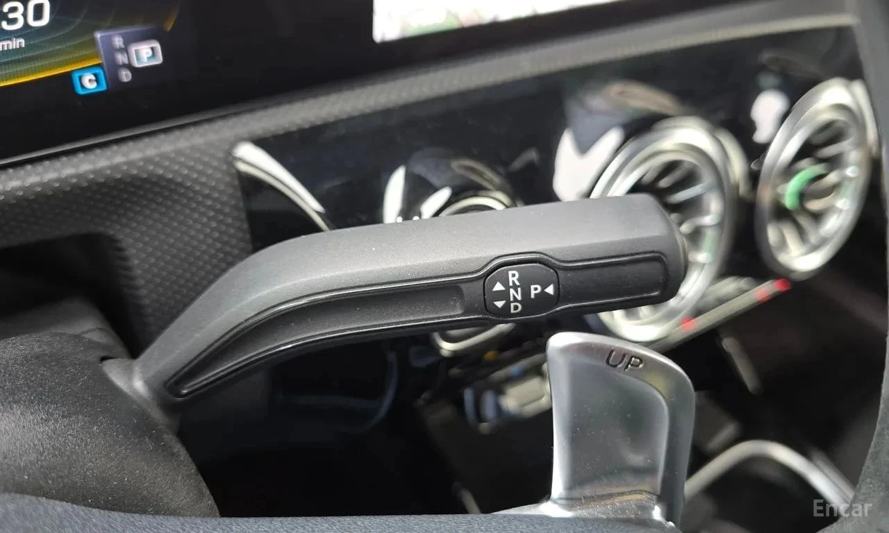 Mercedes-Benz CLA, снимка 9 - Автомобили и джипове - 56738037
