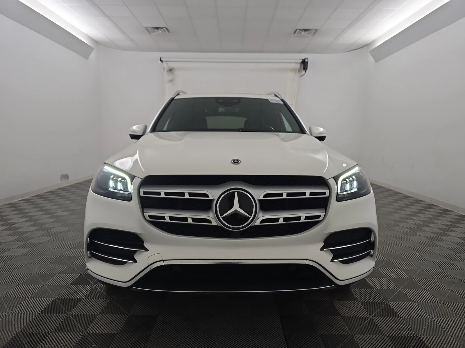 Mercedes-Benz GLS580 AMG* 4MATIC* BURMESTER* OBDUH* MASSAGES* DIGITAL*  - изображение 2
