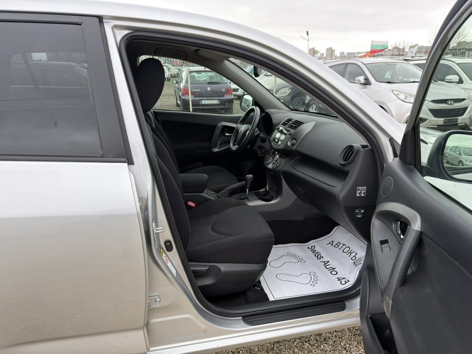 Toyota Rav4 2.0i FACE 4x4, снимка 13 - Автомобили и джипове - 54069846