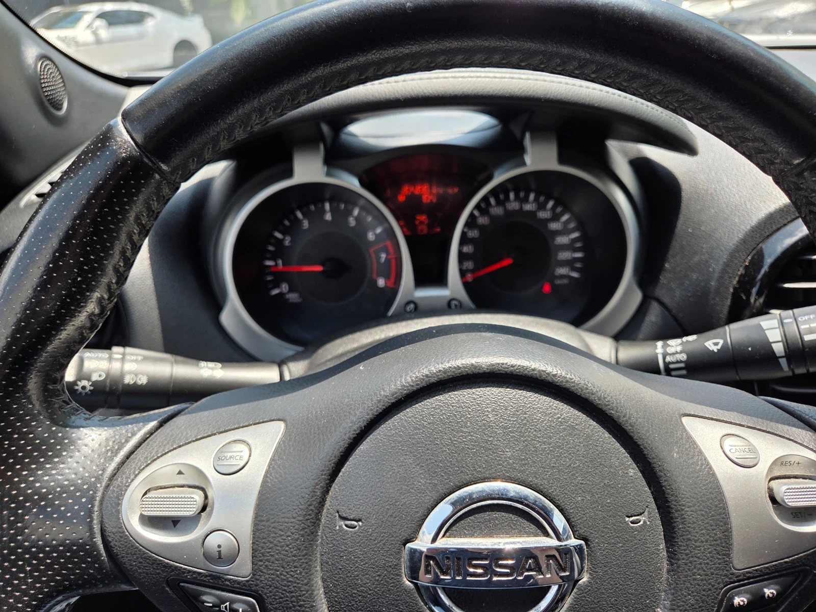Nissan Juke Acenta, снимка 15 - Автомобили и джипове - 54978595