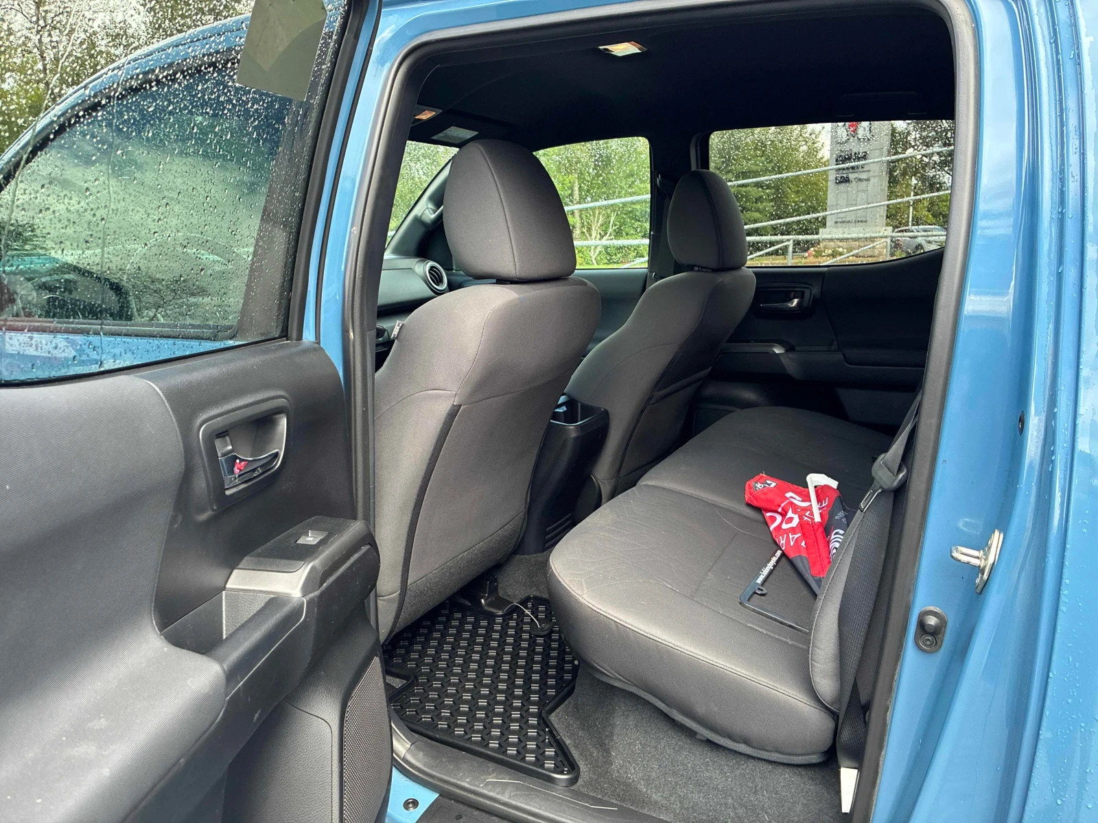 Toyota Tacoma * SR5 * АВТОКРЕДИТ  БЕЗ ПЪРВОНАЧАЛНА ВНОСКА* , снимка 13 - Автомобили и джипове - 55832556