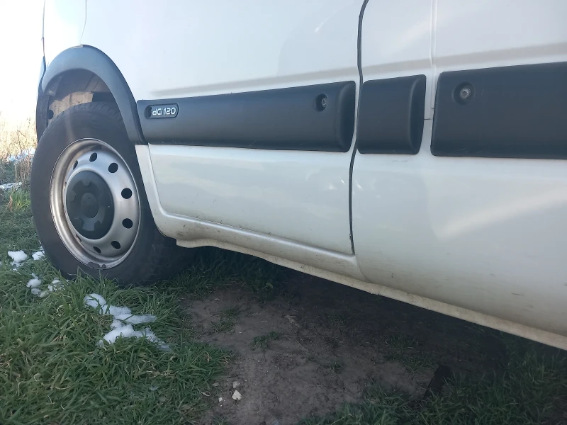 Renault Master 2.5 dci, снимка 4 - Бусове и автобуси - 48714414