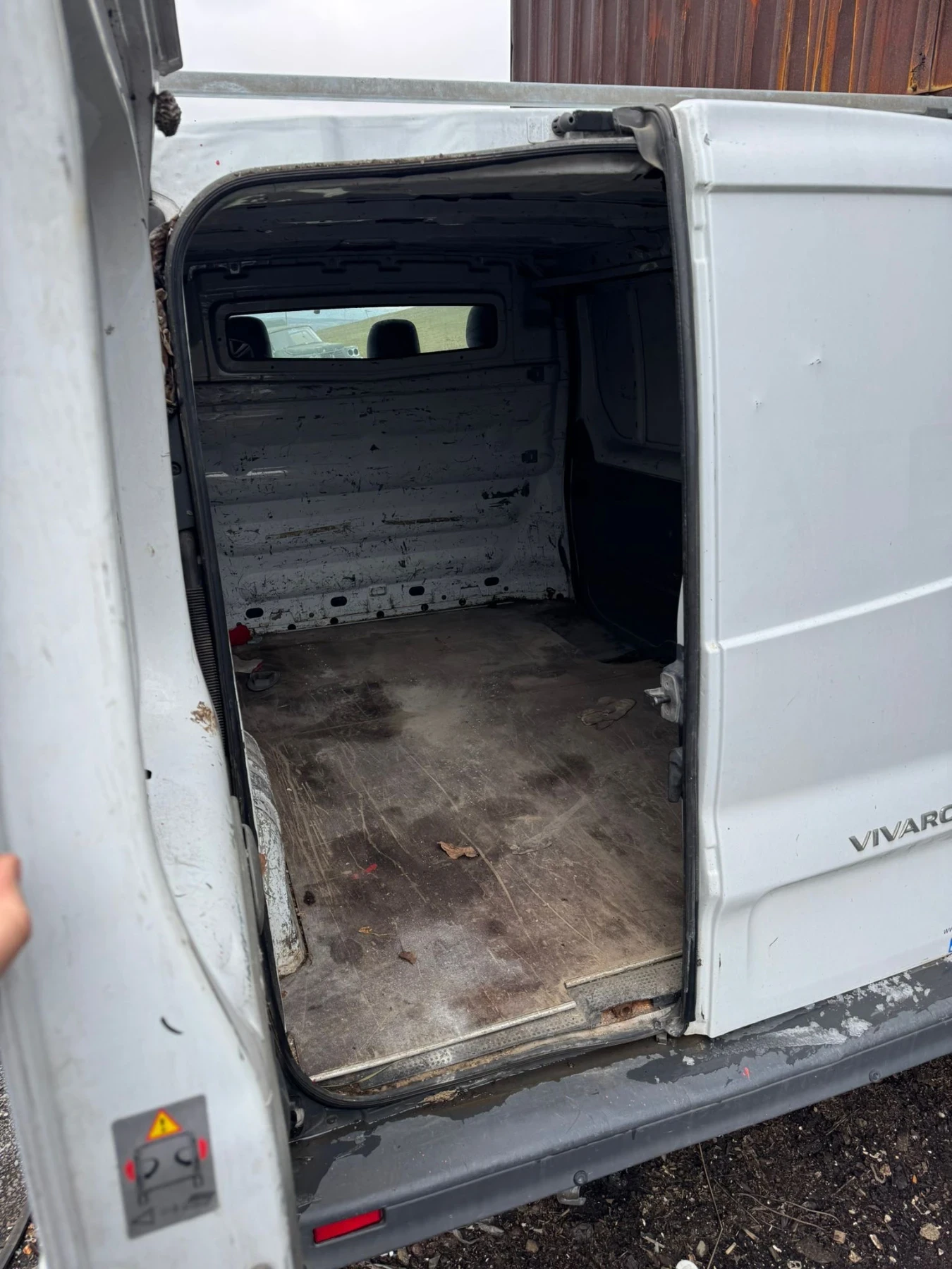 Opel Vivaro 2.0d - изображение 10