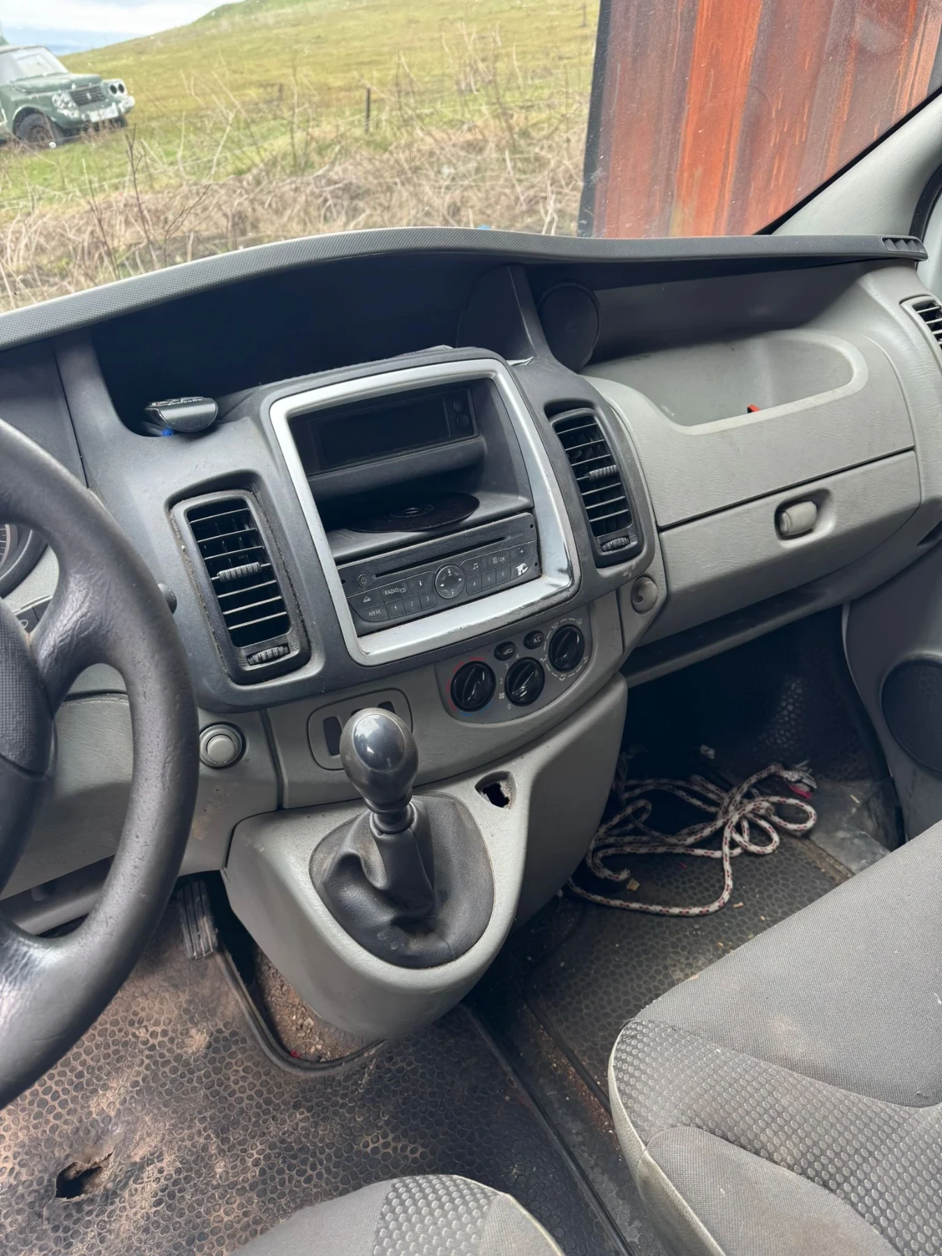 Opel Vivaro 2.0d - изображение 8