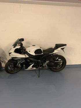 Обява за продажба на Suzuki Gsxr СПЕШНО! Безупречен GSXR L1 600  ~8 499 лв. - изображение 1