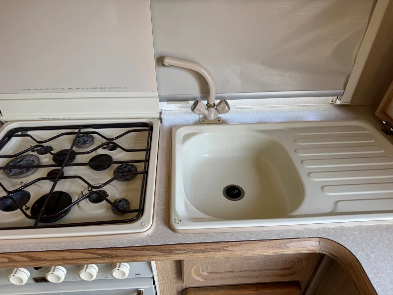 Каравана Други Lunar Clubman, снимка 14 - Каравани и кемпери - 52544435