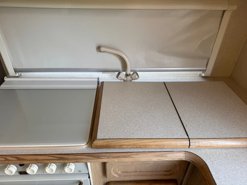 Каравана Други Lunar Clubman, снимка 16 - Каравани и кемпери - 52544435