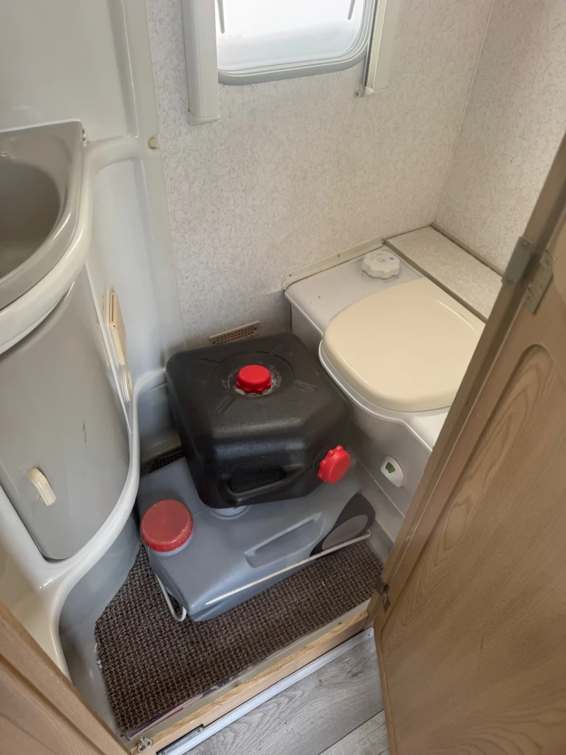 Каравана Други Lunar Clubman, снимка 9 - Каравани и кемпери - 52544435