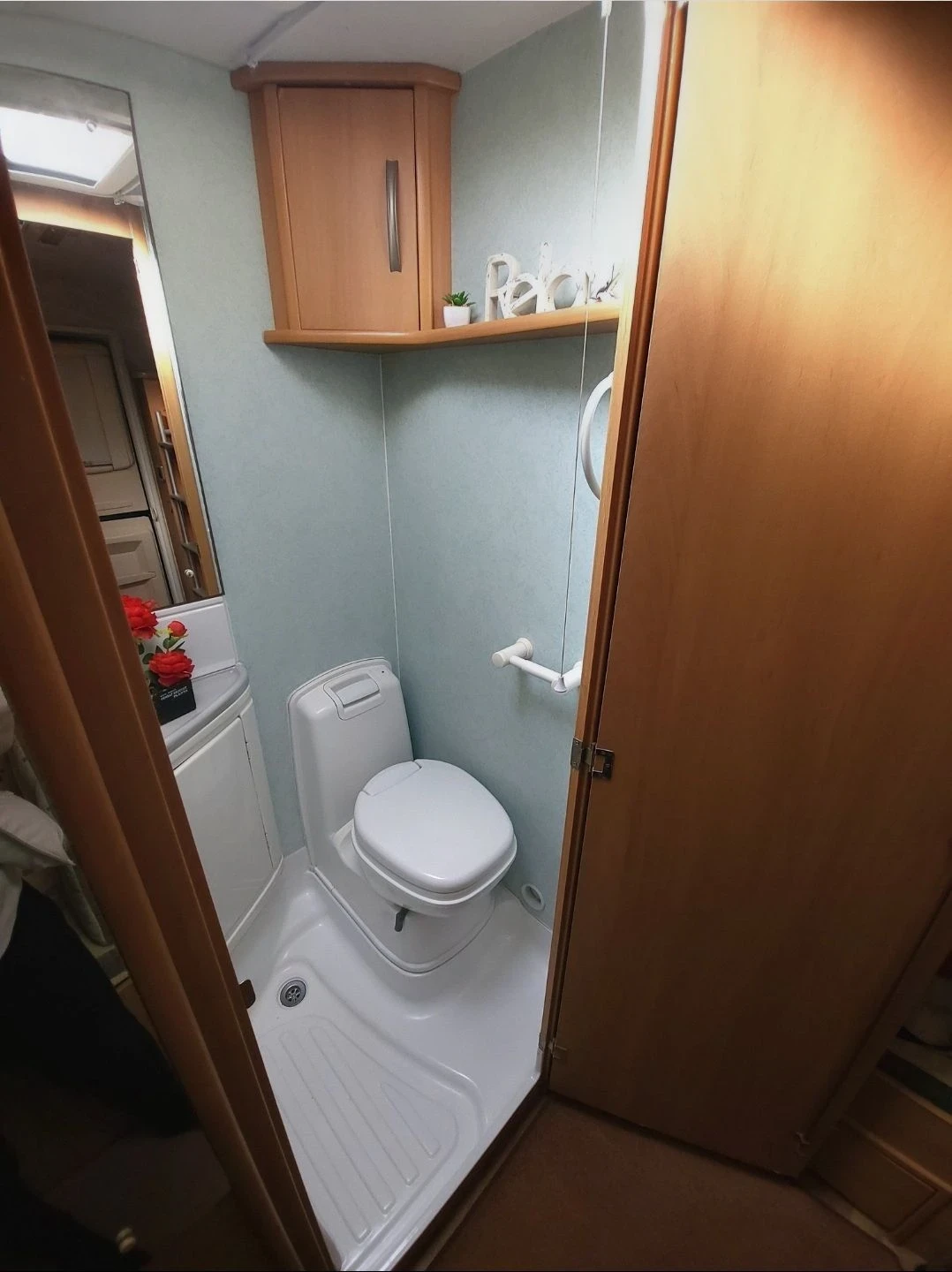 Каравана Swift Celeste, снимка 16 - Каравани и кемпери - 56720803