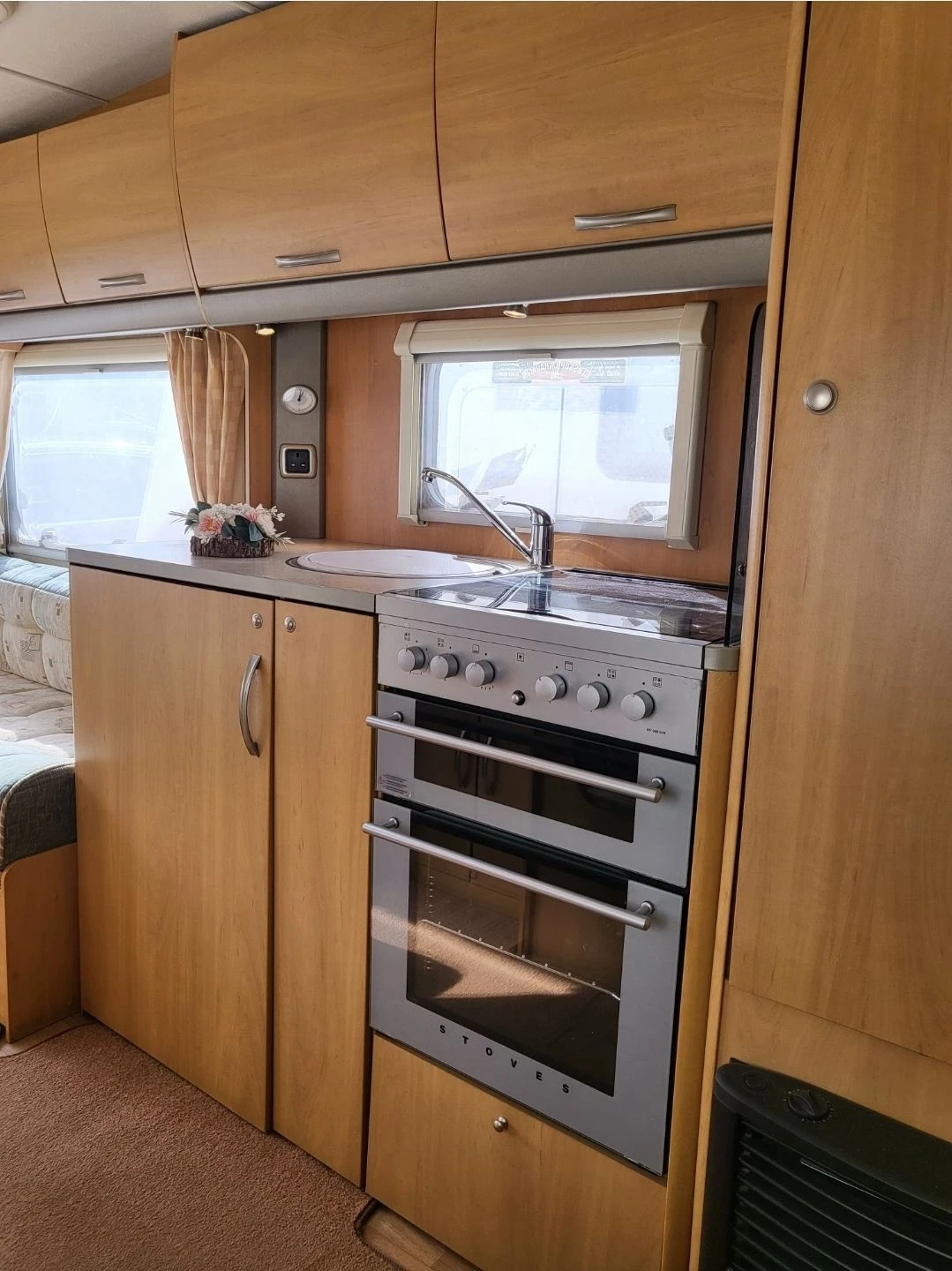 Каравана Swift Celeste, снимка 8 - Каравани и кемпери - 56720803