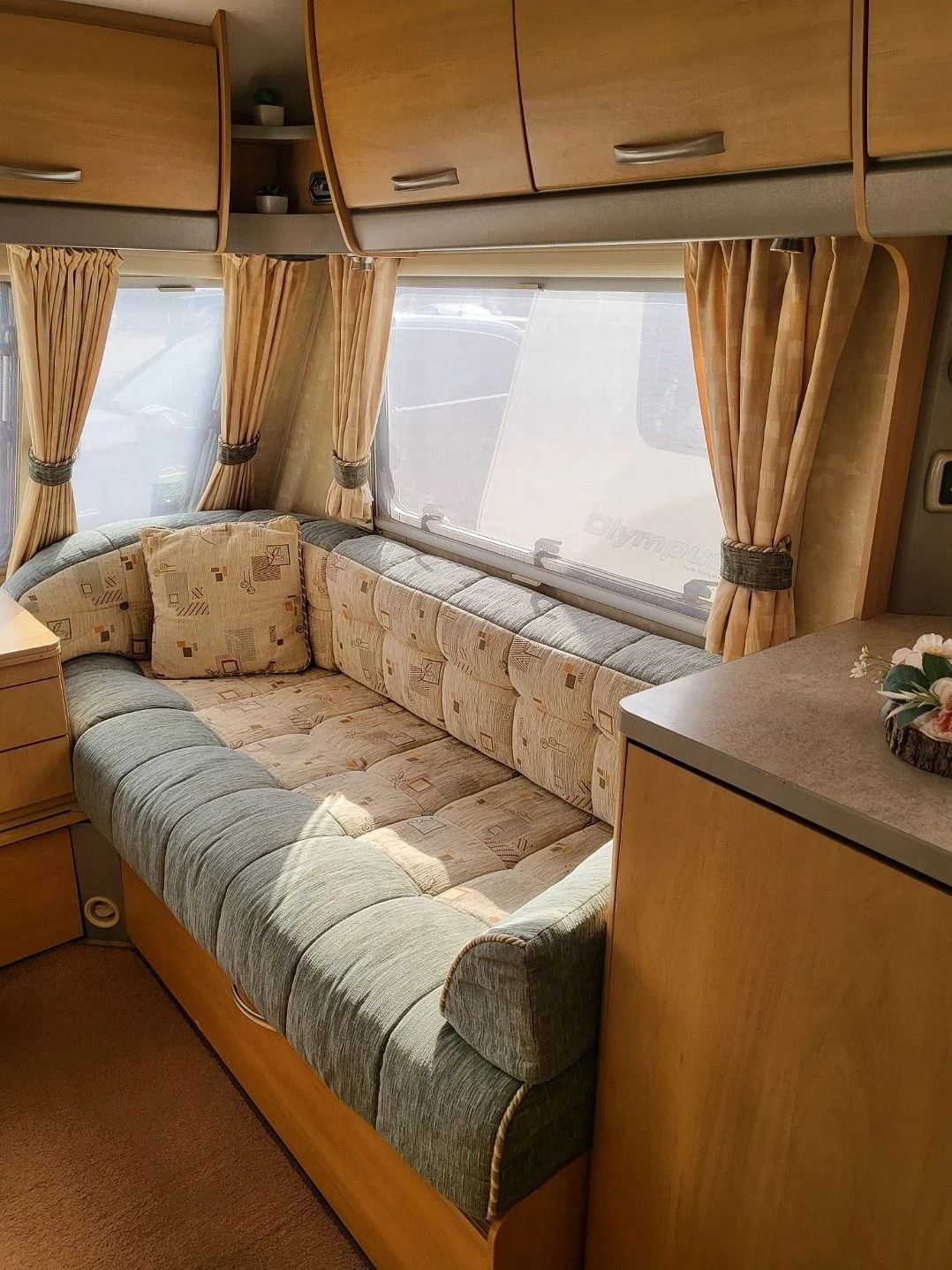 Каравана Swift Celeste, снимка 5 - Каравани и кемпери - 56720803