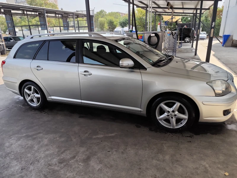 Toyota Avensis 1.8 бензин/ГАЗ, снимка 2 - Автомобили и джипове - 48672860