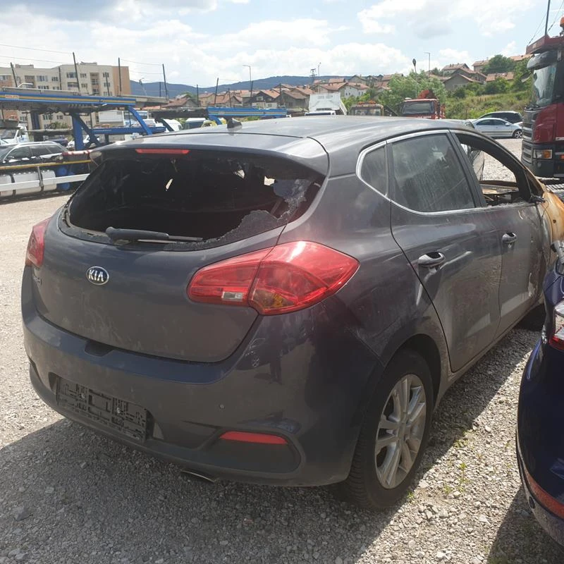 Kia Ceed 1.4 Fifa World Cup Edition, снимка 1 - Автомобили и джипове - 29412340