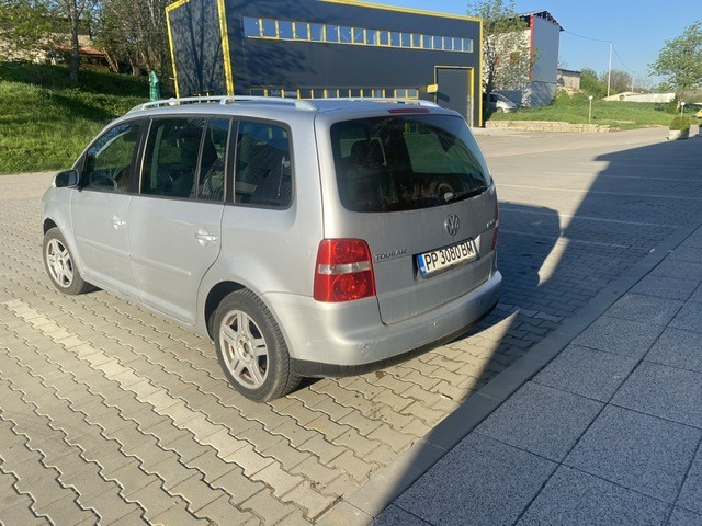 VW Touran 1.6, снимка 4 - Автомобили и джипове - 45262087