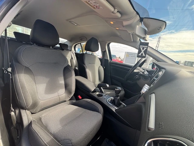 Renault Megane TCe 140 бензин BVM6, снимка 13 - Автомобили и джипове - 53877303