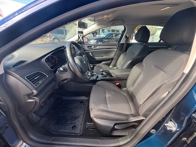 Renault Megane TCe 140 бензин BVM6, снимка 15 - Автомобили и джипове - 53877303