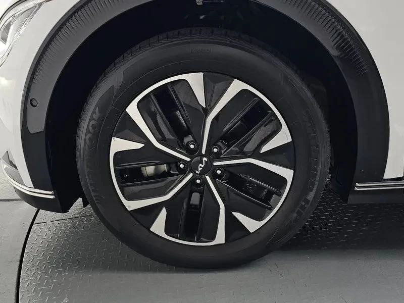 Kia EV6, снимка 5 - Автомобили и джипове - 56690496
