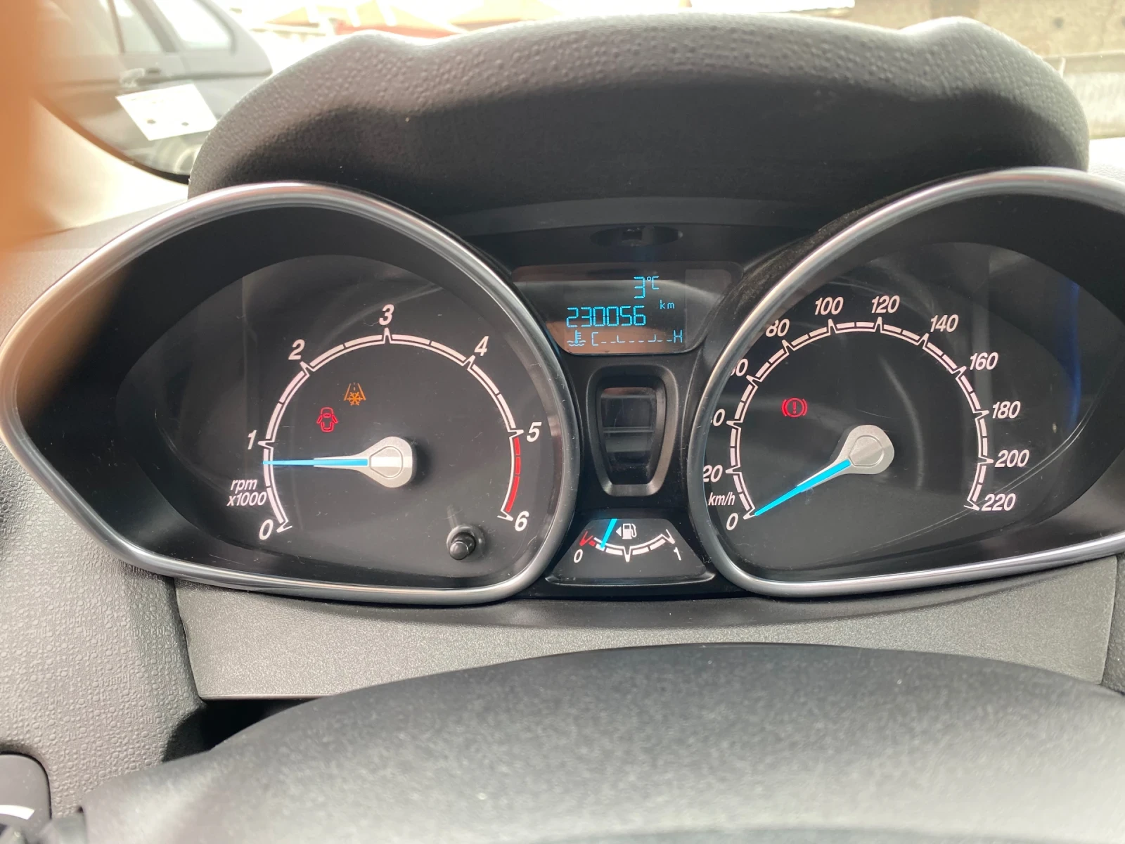 Ford Fiesta 1.5TDCi, снимка 8 - Автомобили и джипове - 53892029