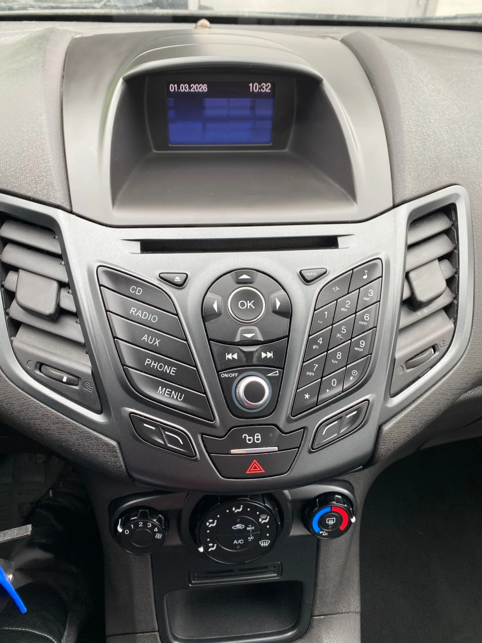 Ford Fiesta 1.5TDCi, снимка 10 - Автомобили и джипове - 53892029