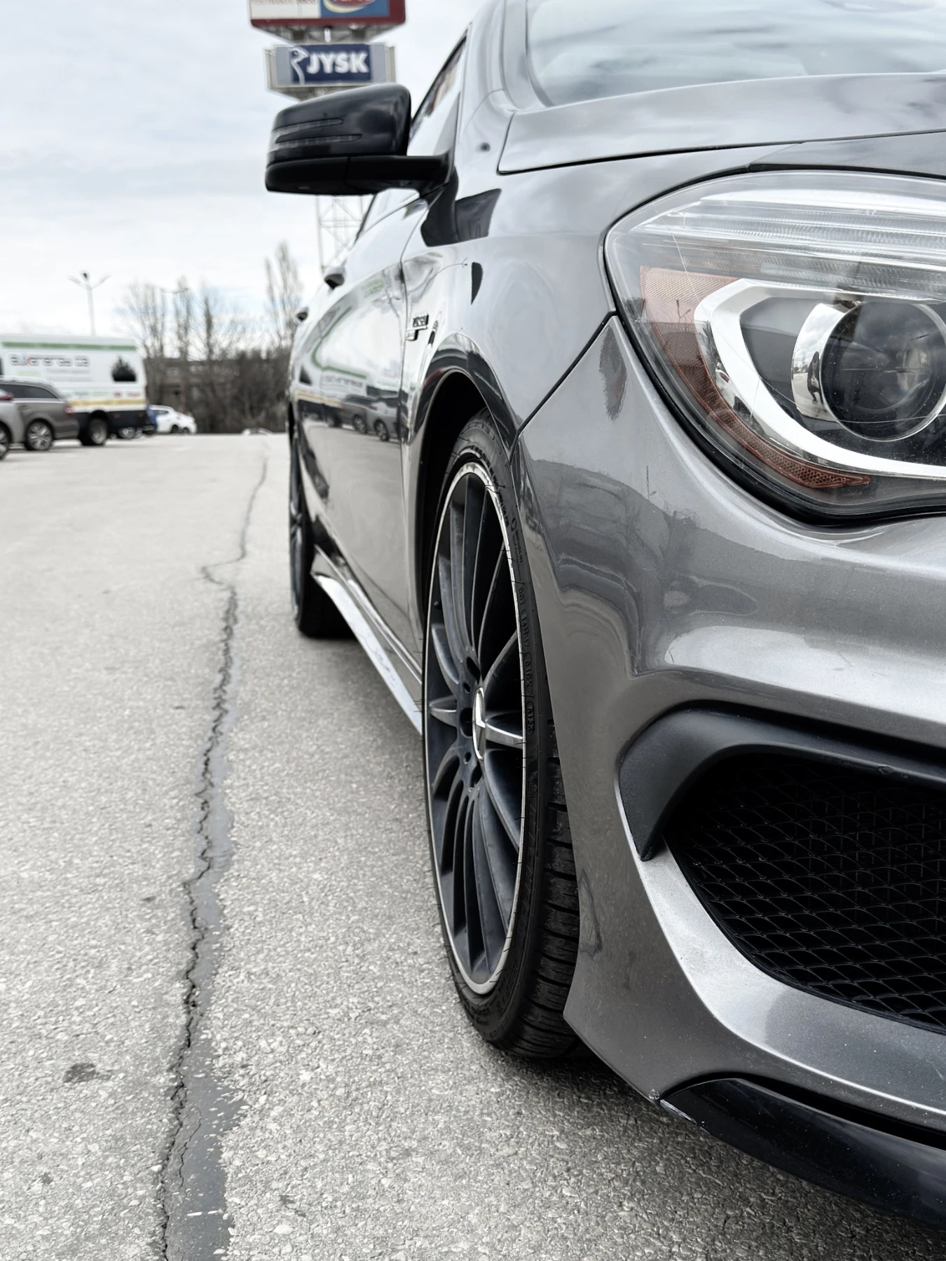 Mercedes-Benz CLA 45 AMG 4MATIC* HARMAN KARDON* PANO* ASSIST, снимка 2 - Автомобили и джипове - 53965372