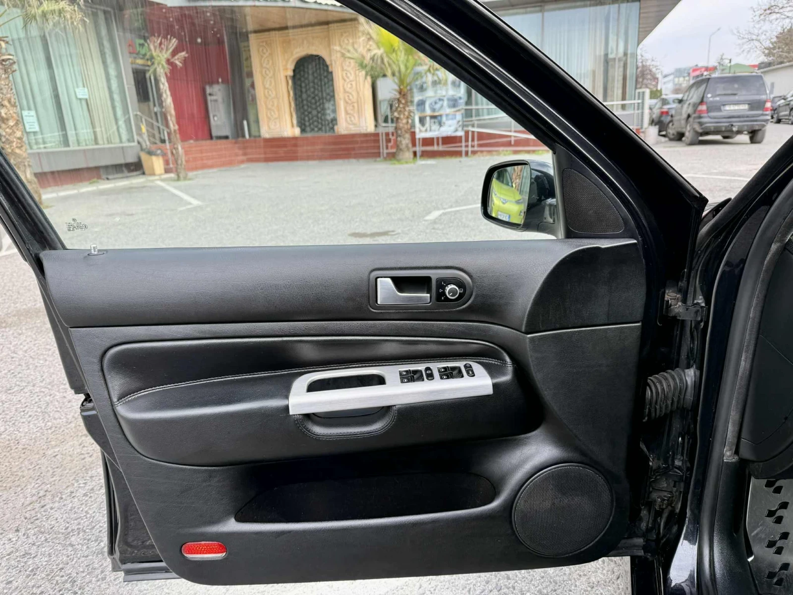 VW Golf 1.8T, снимка 5 - Автомобили и джипове - 54236340