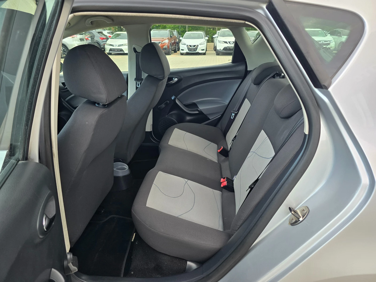Seat Ibiza 1.2 Бензин-Газ, 2013г., снимка 9 - Автомобили и джипове - 54517252