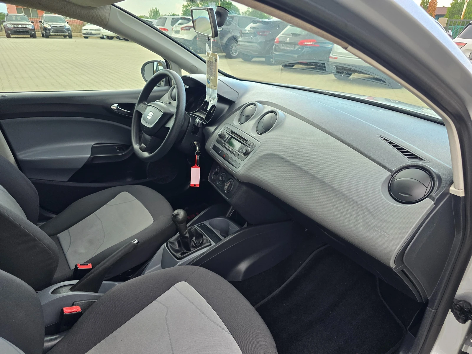 Seat Ibiza 1.2 Бензин-Газ, 2013г., снимка 12 - Автомобили и джипове - 54517252