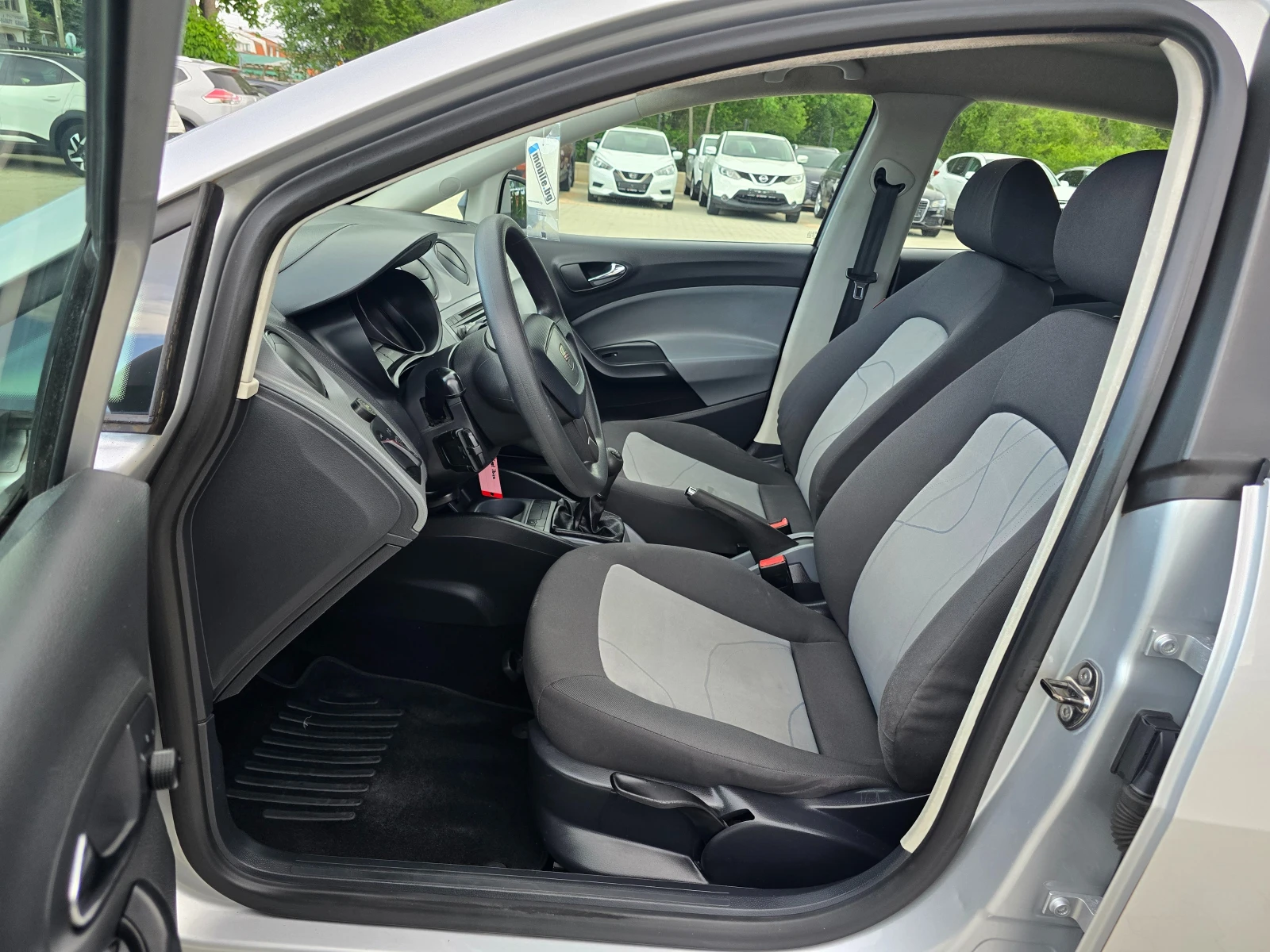 Seat Ibiza 1.2 Бензин-Газ, 2013г., снимка 8 - Автомобили и джипове - 54517252