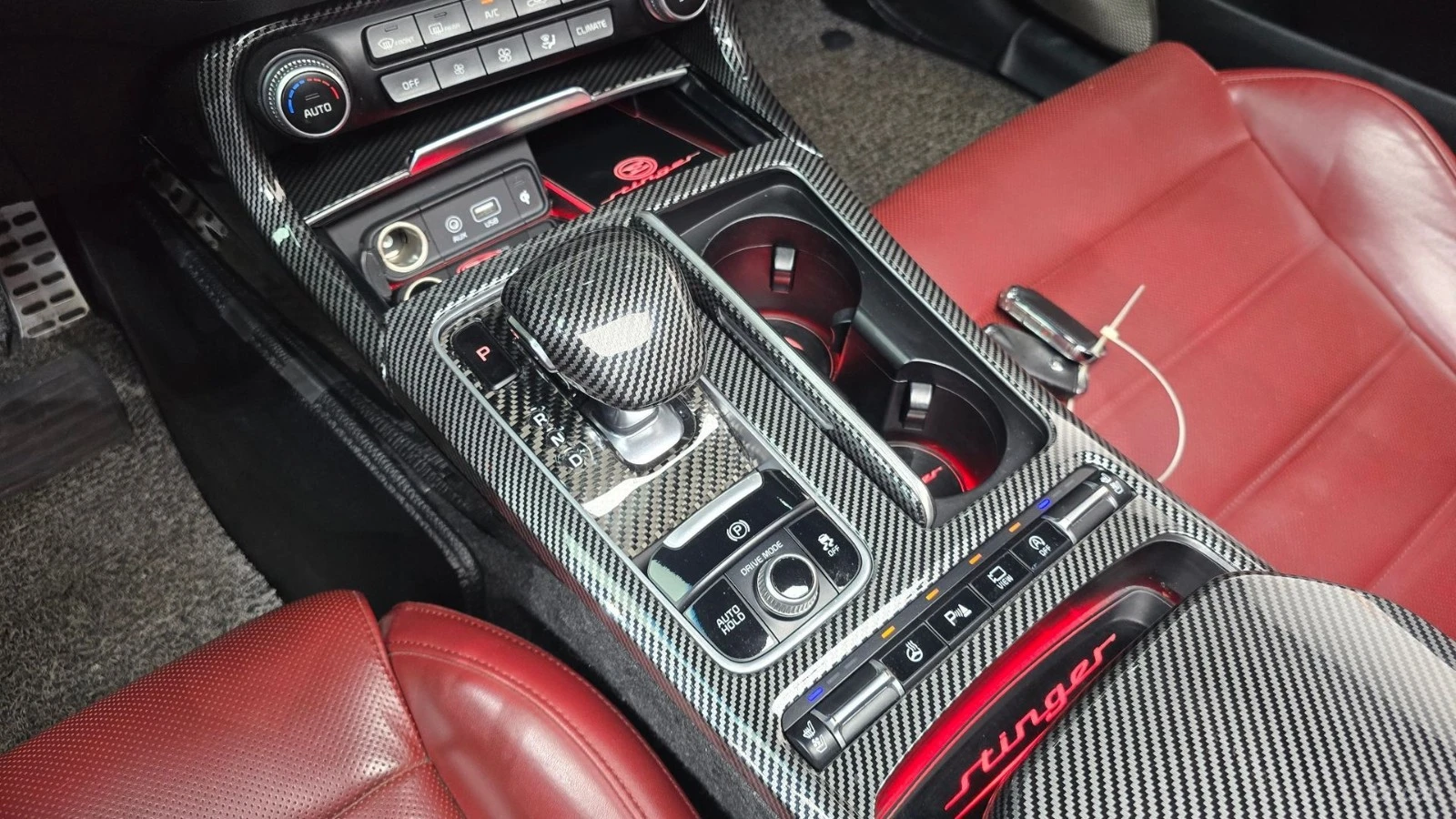 Kia Stinger 3.3T* AWD* GT* ПОДГРЕВ* ОБДУХ* 360* ПАНО* HEAD-UP*, снимка 9 - Автомобили и джипове - 55465904