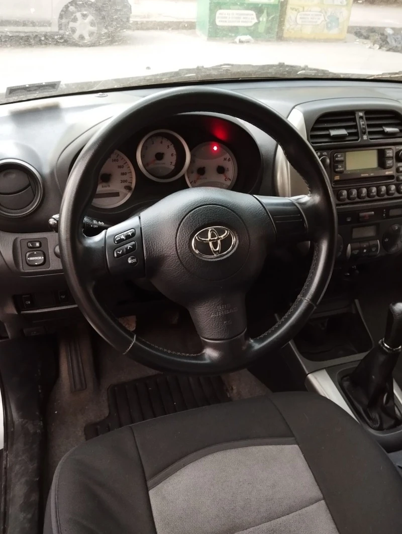 Toyota Rav4 16V D-4D, снимка 11 - Автомобили и джипове - 47838006