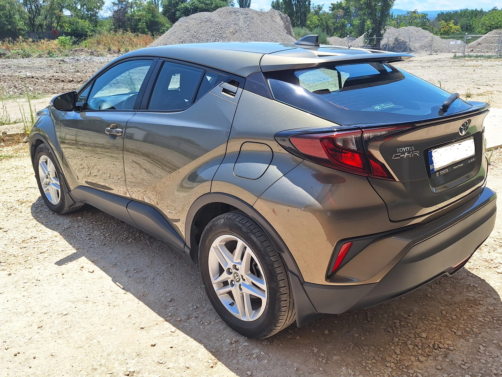 Toyota C-HR Валидна гаранция и сертификат от Toyota - изображение 6