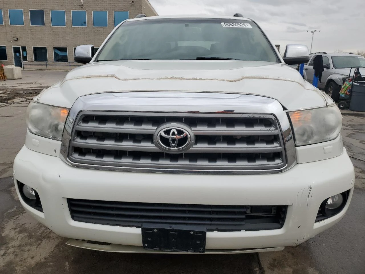 Toyota Sequoia 5.7L/PLATINUM/4X4 - изображение 2