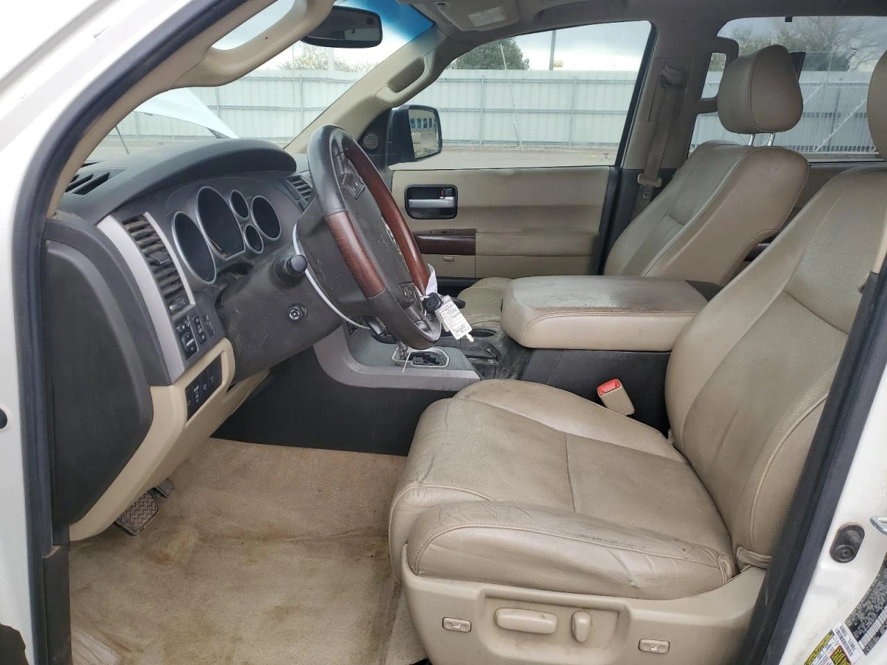 Toyota Sequoia 5.7L/PLATINUM/4X4 - изображение 7