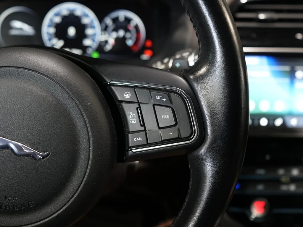 Jaguar F-PACE * Prestige/PANO/CARPLAY/MERIDIAN/NO ACCIDENT/LOW K - изображение 10