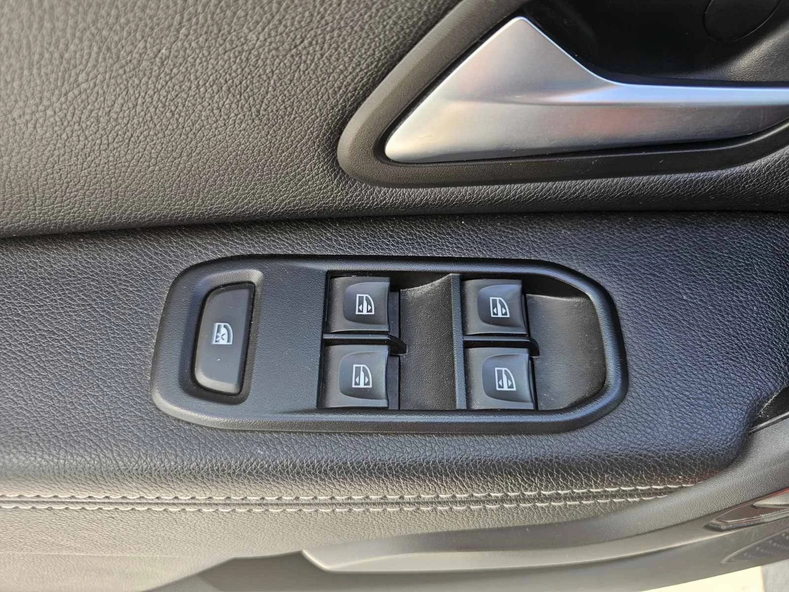 Dacia Duster 1.3 TCe 150 EDC, снимка 12 - Автомобили и джипове - 54228250