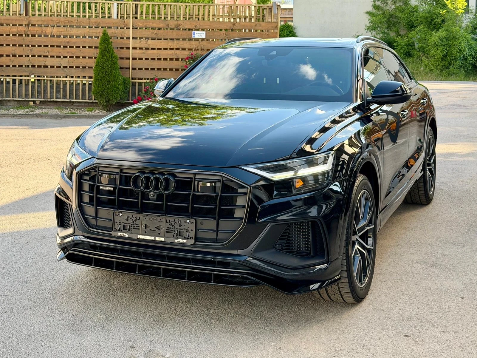 Audi Q8 55TFSI Progressiv S-Line BlackOptics, снимка 2 - Автомобили и джипове - 54839553