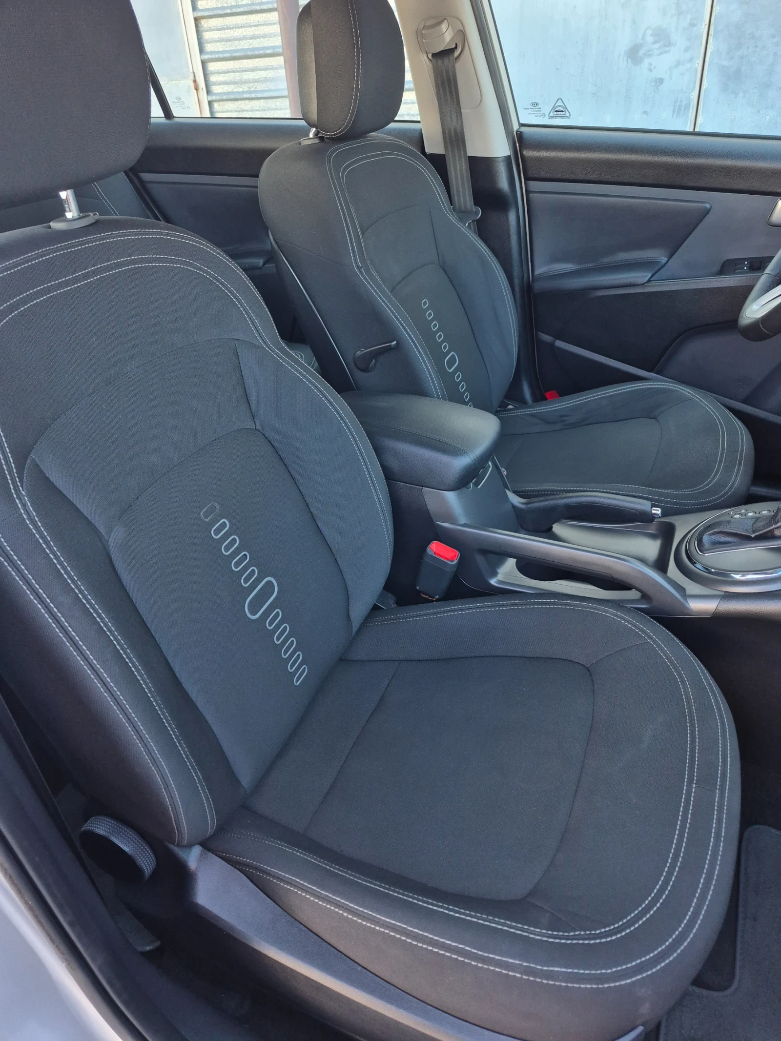 Kia Sportage 2.0i, снимка 7 - Автомобили и джипове - 55493134