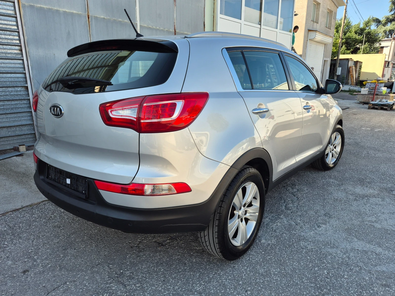 Kia Sportage 2.0i, снимка 2 - Автомобили и джипове - 55493134