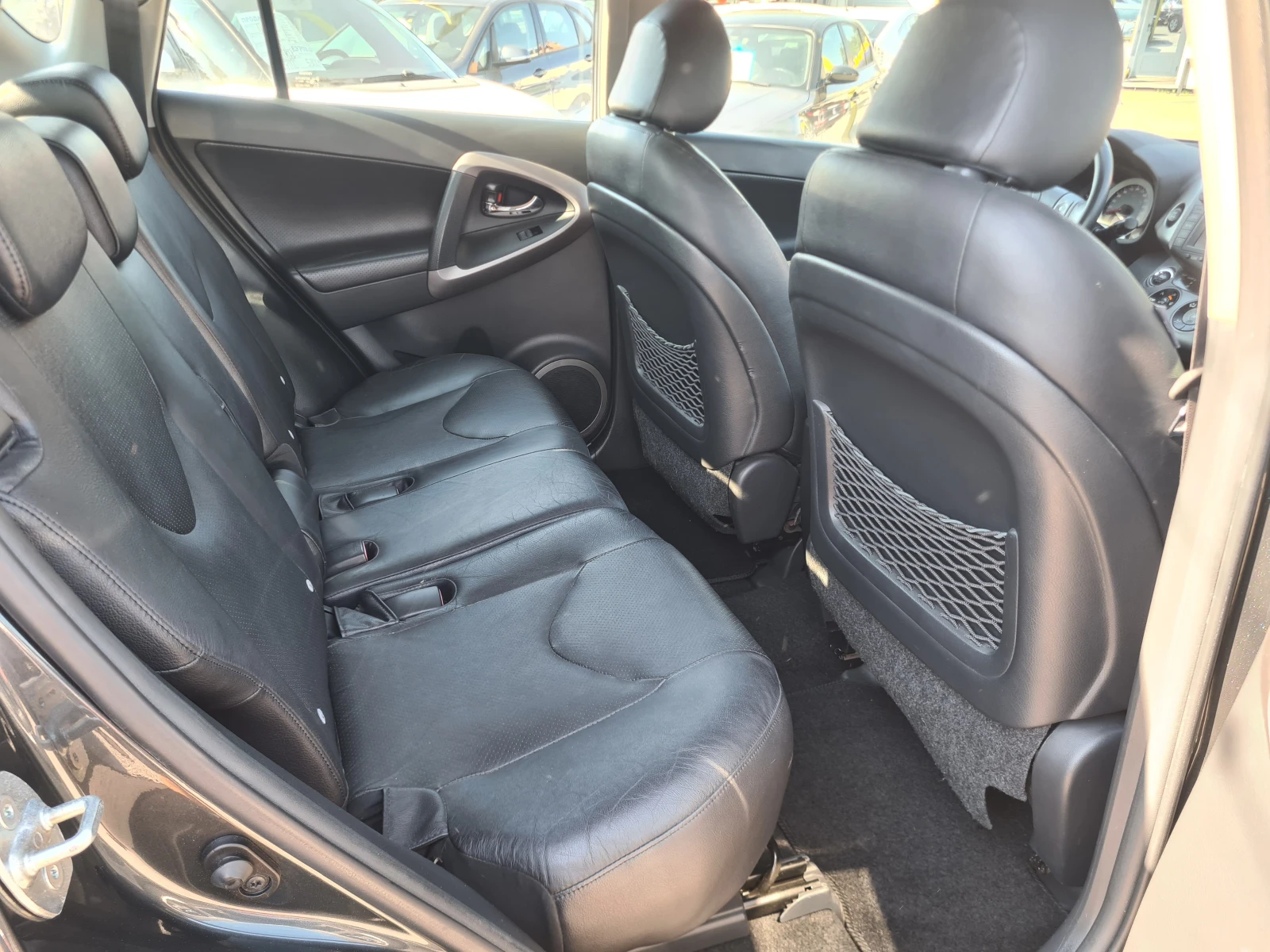 Toyota Rav4 2.2D4D-KEYLESS, КОЖА.НАВИ., снимка 13 - Автомобили и джипове - 55542380