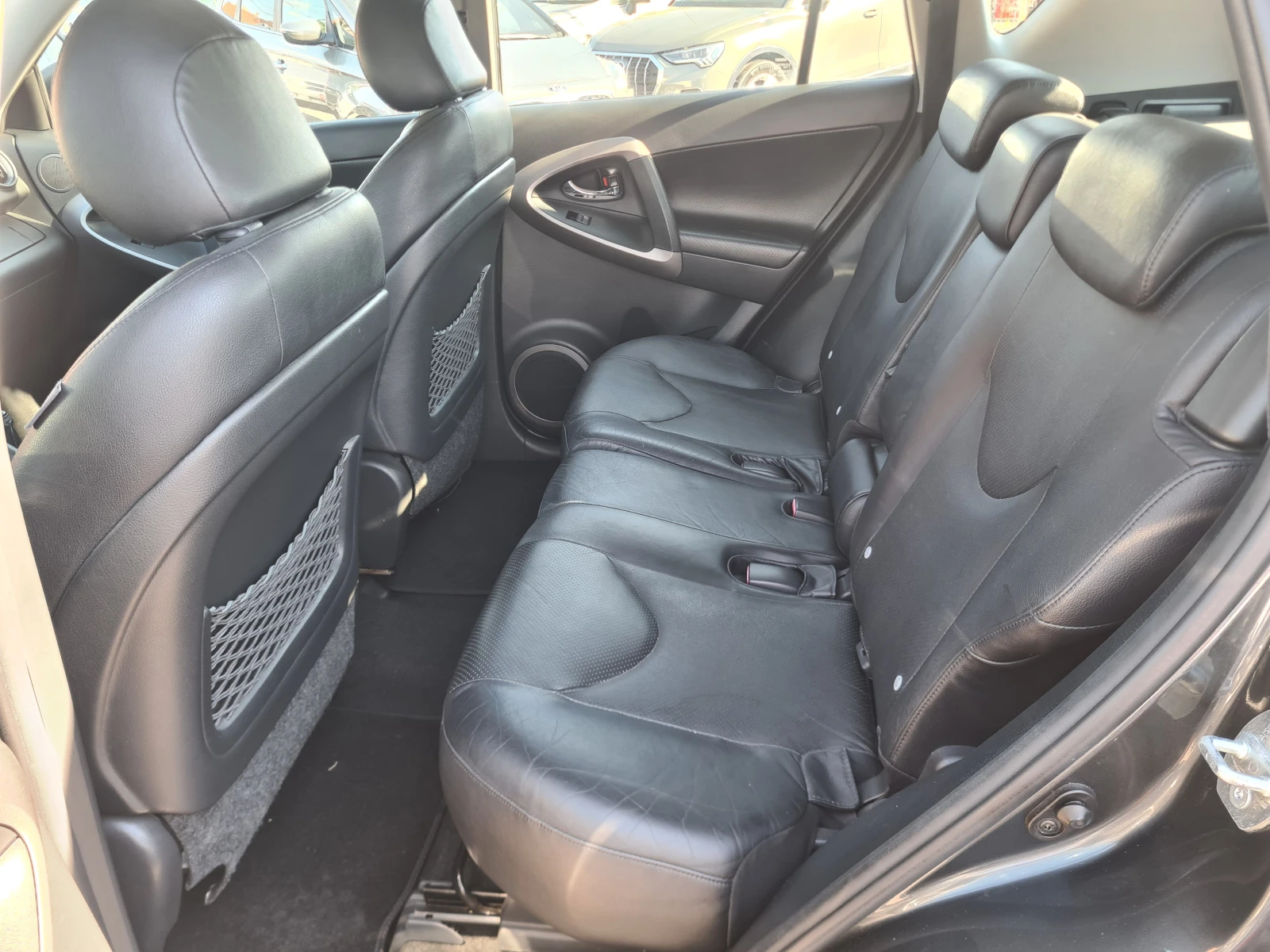 Toyota Rav4 2.2D4D-KEYLESS, КОЖА.НАВИ., снимка 11 - Автомобили и джипове - 55542380