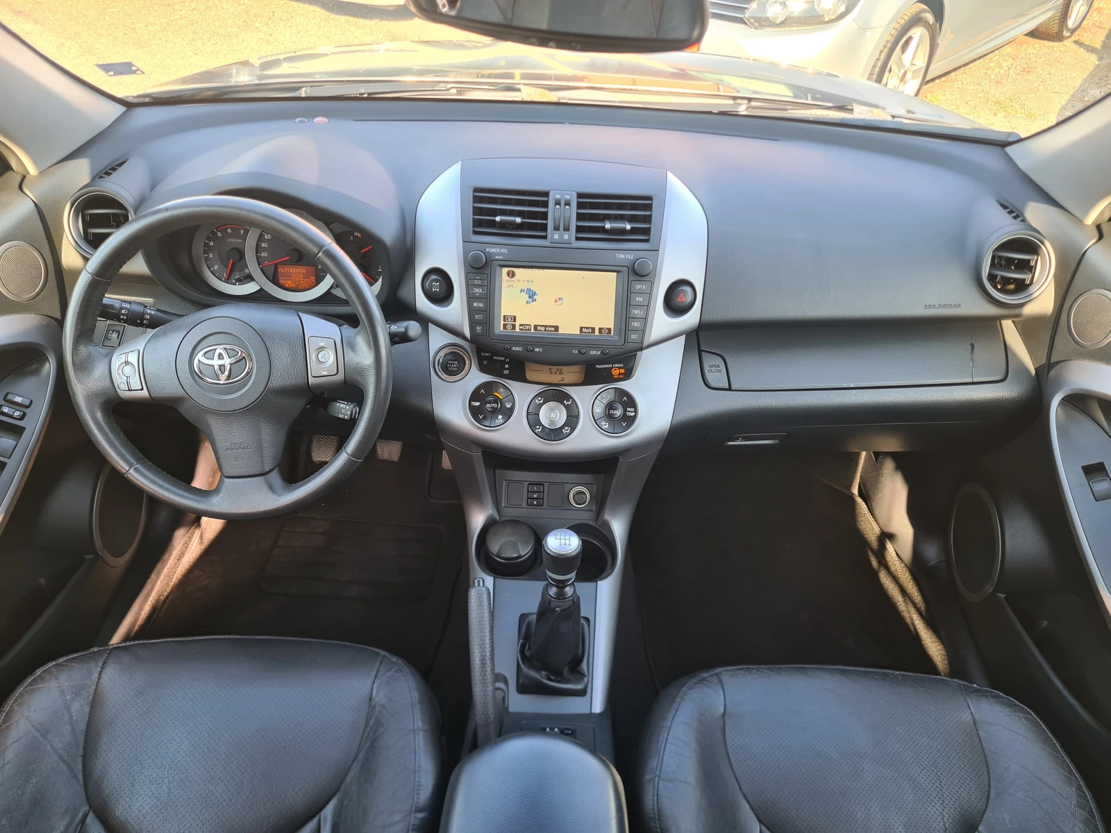 Toyota Rav4 2.2D4D-KEYLESS, КОЖА.НАВИ., снимка 9 - Автомобили и джипове - 55542380