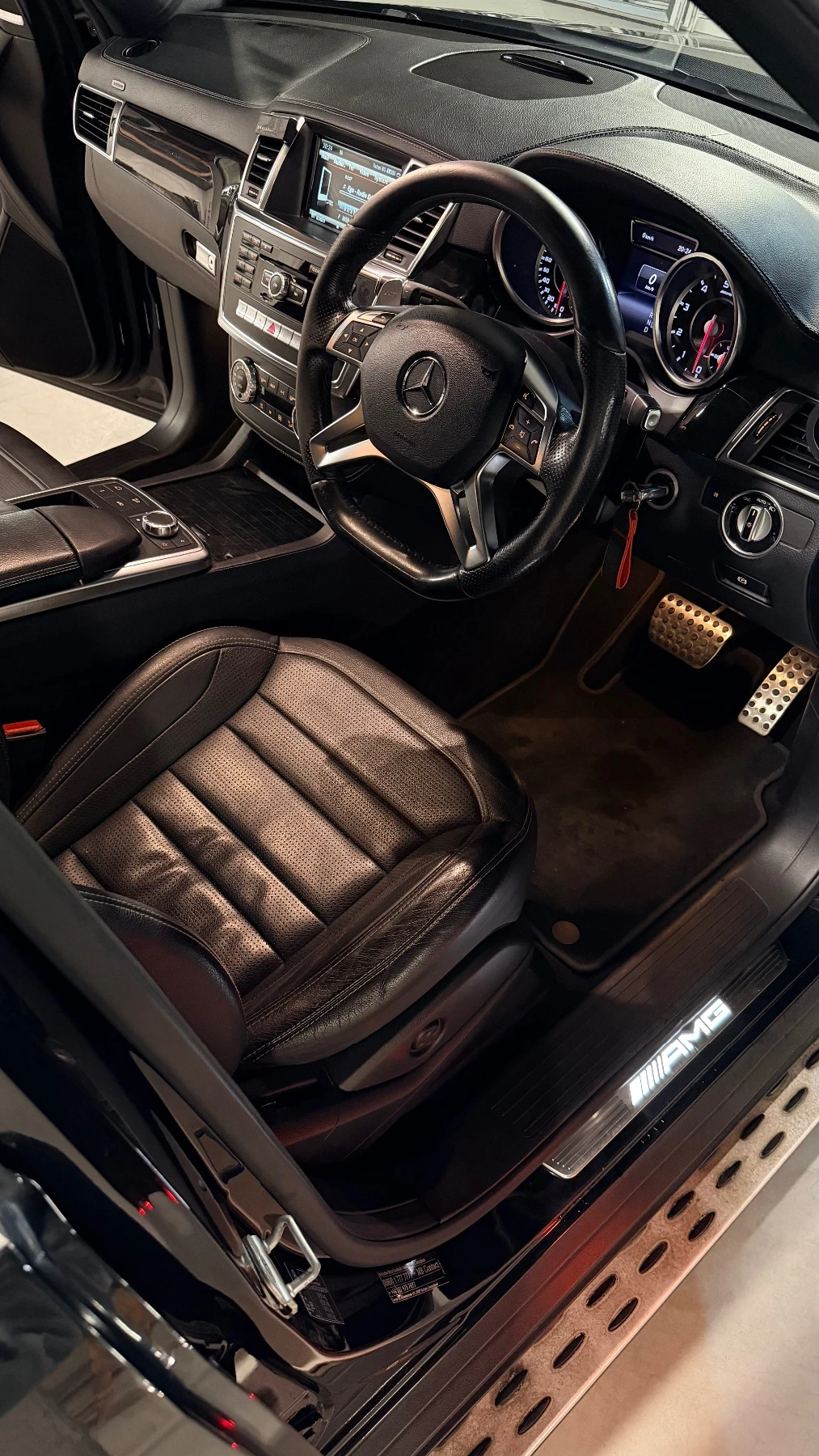 Mercedes-Benz ML 63 AMG 2014, снимка 2 - Автомобили и джипове - 56344831
