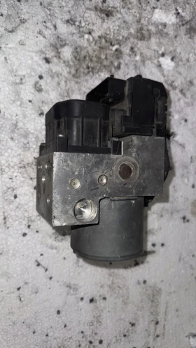 Спирачна помпа ABS за Toyota Yaris 2003, снимка 2
